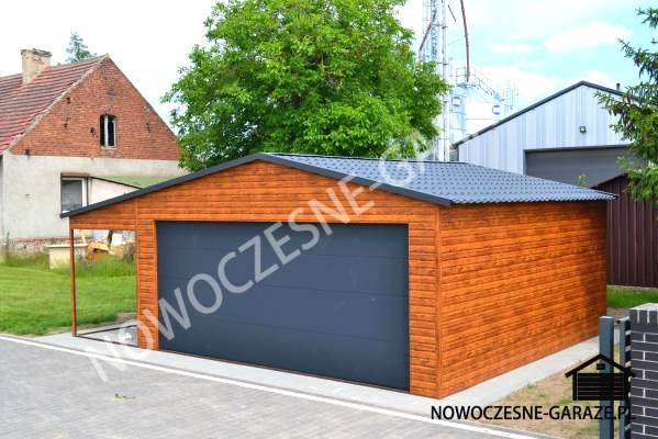 Garaż drewnopodobny z bramą segmentową 6m x 6m + wiata, Kolor ścian: Złoty Dąb Jasny  Kolor bramy: Grafit